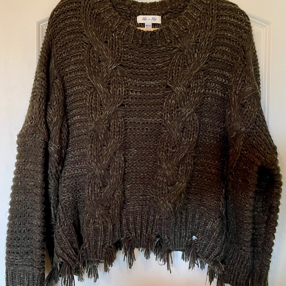 OS forest green sweater 100% acrylic, cozy winter addition to your wardrobe.